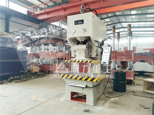 用于錨桿托盤成型液壓沖床