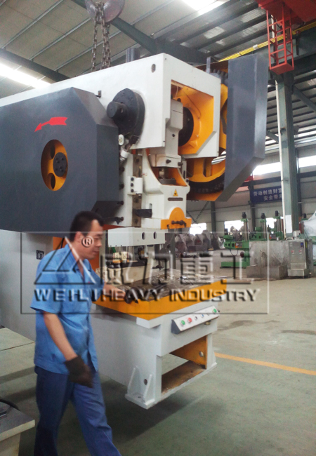 山東威力重工100噸深喉沖床國(guó)標(biāo)品質(zhì)