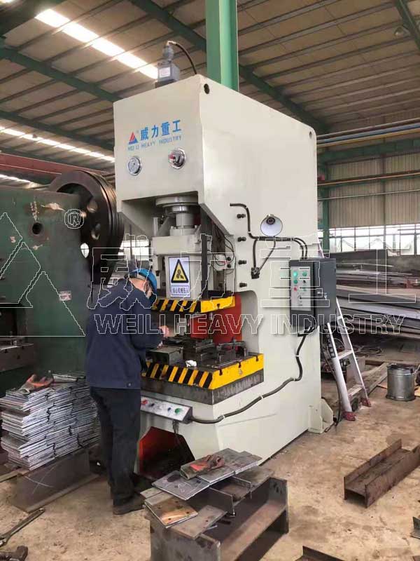 100噸液壓沖床在板材沖孔落料中應用